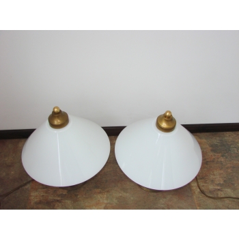 Lampy vintage retro z mlecznymi kloszami